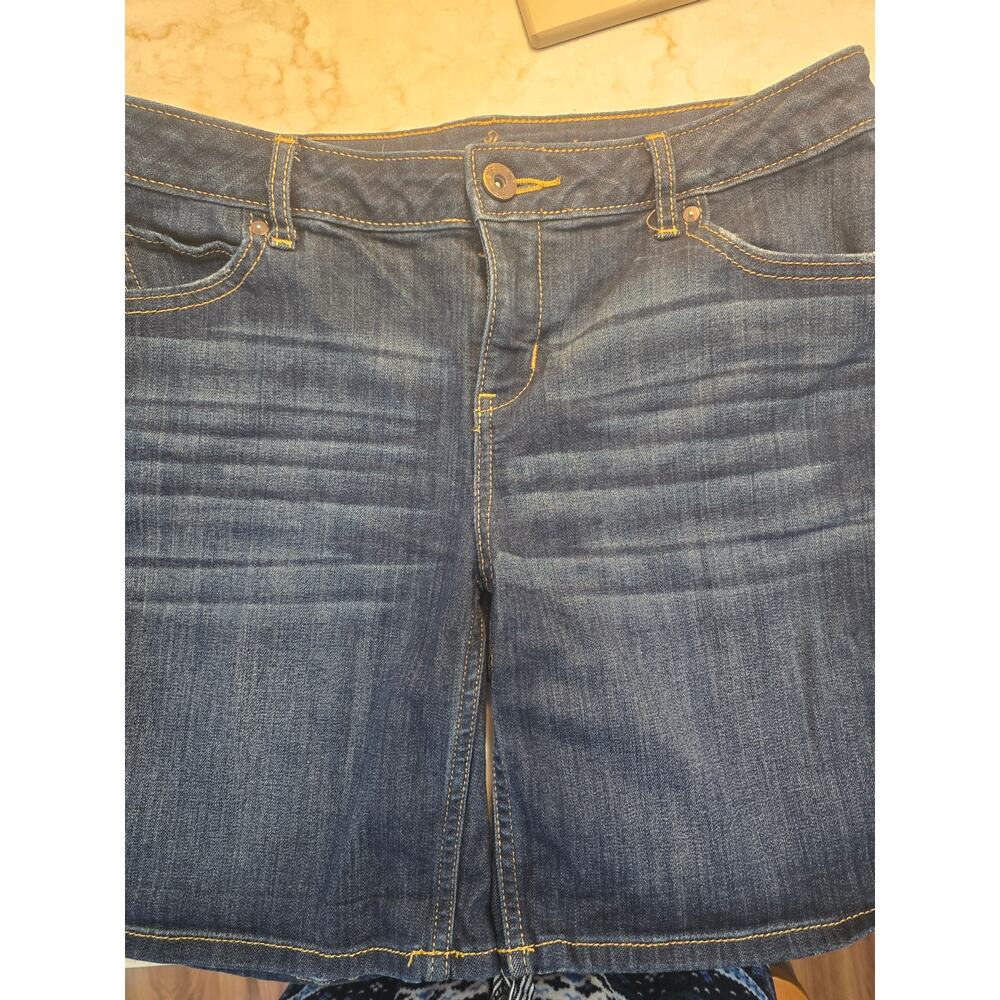 Simply Vera Wang Roll Cuff Shorts Size 4 Casual Comfortable Style Beach